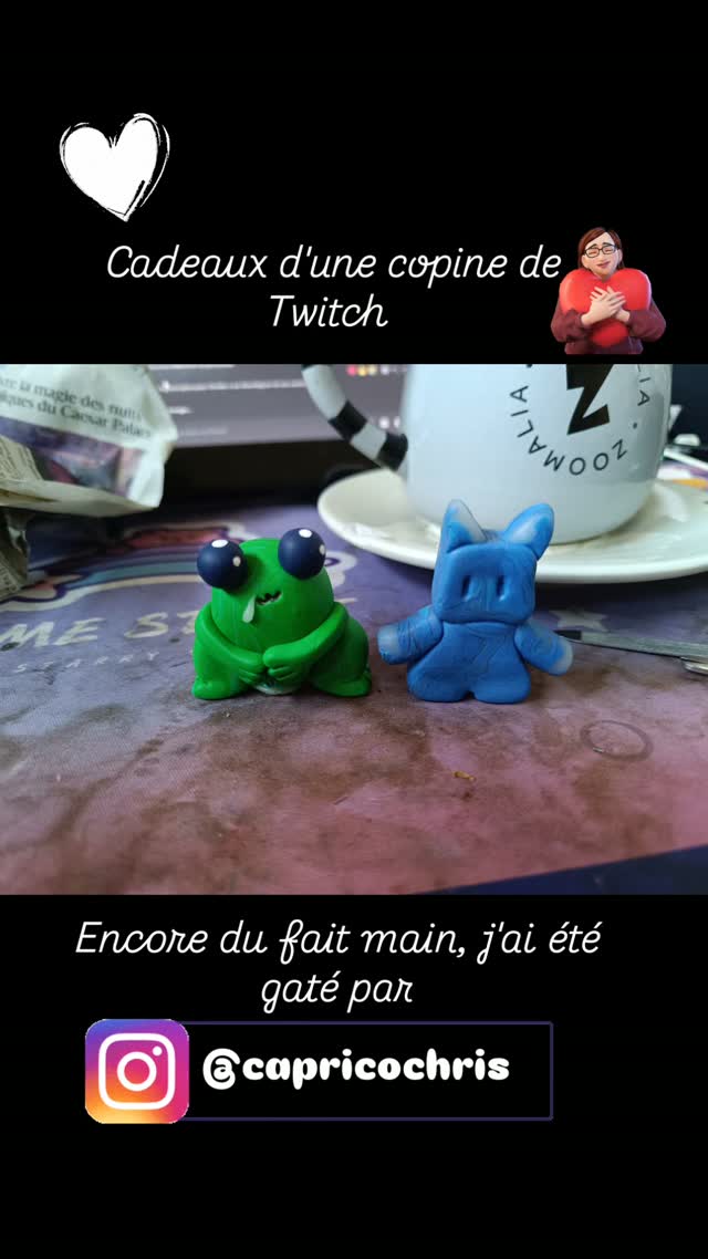 📦❤️ Encore des cadeaux, après les peluches faites par ma modératrice Shadow. Voici deux petites figurines adorables et un peu rigolotes faites par @capricochris 🐱🐸

Dans une période un peu compliquée pour moi, merci d'être là, ces petites attentions font beaucoup de bien. ☕💕

#rinecho #cadeau #communautétwitch #figurine #cute