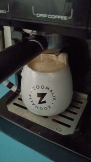 ☕ Le Café reprend doucement.

Après une petite semaine de pause des lives pour prendre soin de moi, je retrouve petit à petit mon bureau, mes créations et mes projets.

Ces dernières semaines ont été un peu compliquées niveau rythme et présence, alors cette fois, pas question de chercher à tout rattraper.

Je reprends tranquillement, selon mon énergie et mon envie. 🌿

Quelques créations, quelques projets, un peu de dessin… et le nouveau Menu du Café qui commence lui aussi à prendre forme. 🤎

Pas besoin d'aller vite. On reprend un petit café à la fois. ☕

#CafeRinEcho #RinEcho #Illustration #TwitchFR #CozyCreator